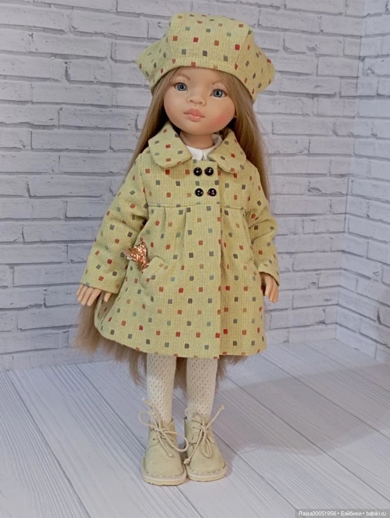 Пальто,платье , берет, чулочки , сумочка для кукол Паола Рейна 32-34 см (фото 7)
