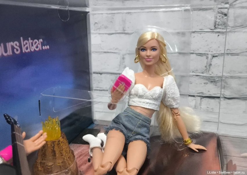 Коллекционный набор Пляжный вечер, Сцена у костра с Барби и Кеном (фото 2)