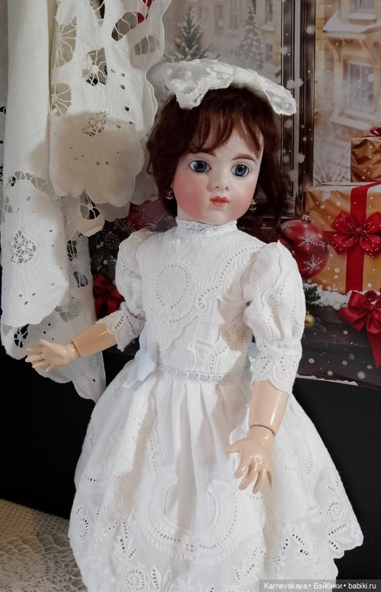 Нарядное чайное батистовое платье для кукол ориентировочно 41-46см роста (фото 5)