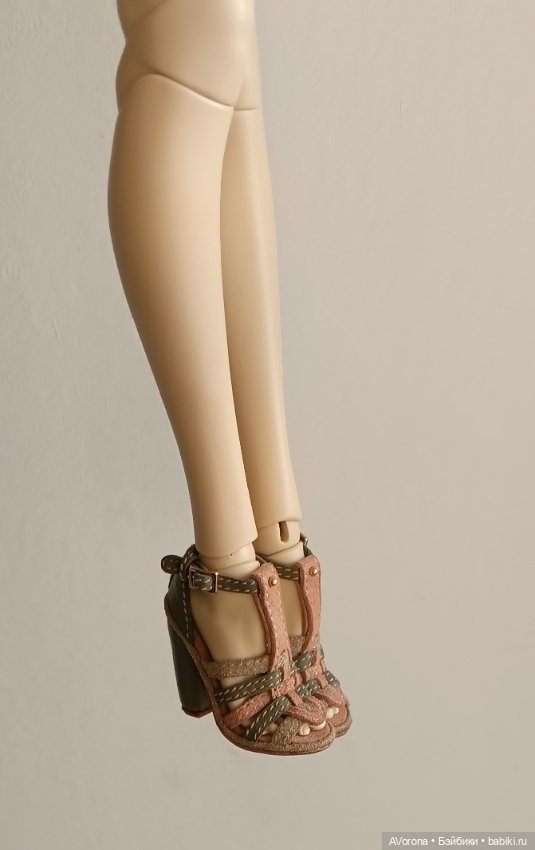 Босоножки трёхцветные, высокий каблук, плетение (фото 6)