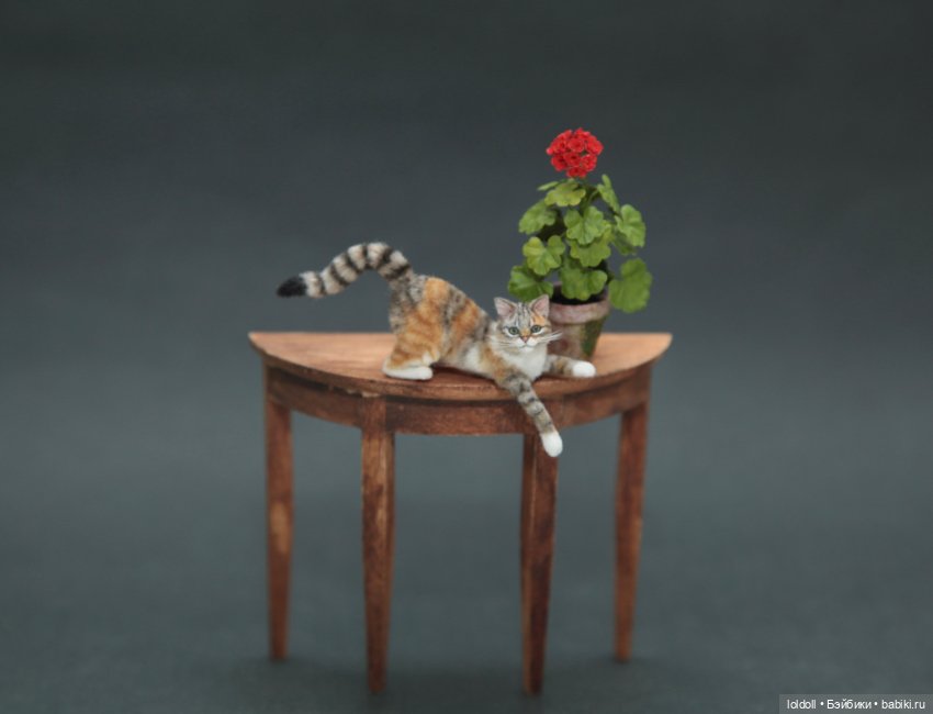 Миниатюрный трёхцветный кот, размер 1к12 (фото 2)