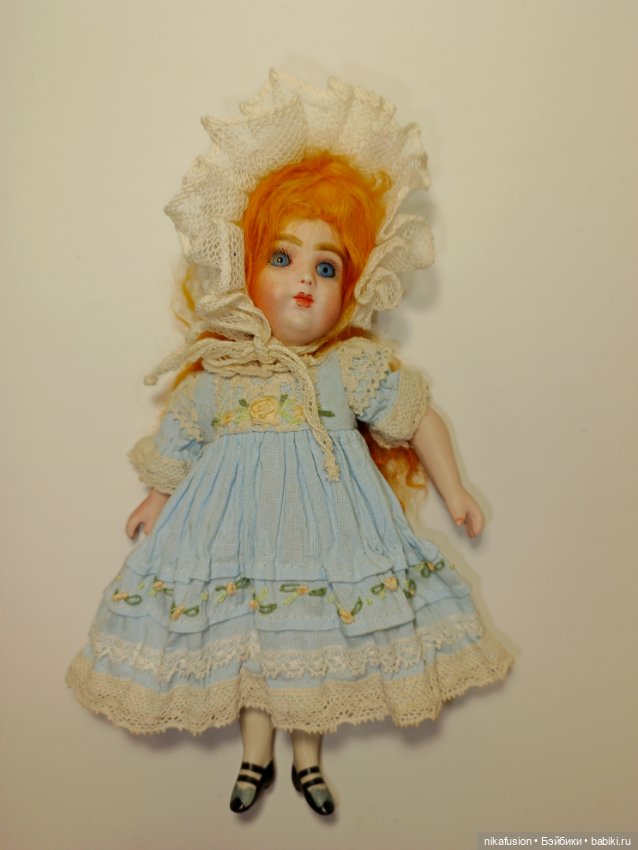 Платье и чепчик на антикварную или винтажную куклу рост 18+-2 см
