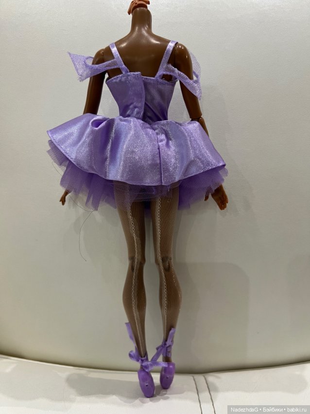 Тело Барби Одиль в аутфите (фото 7)