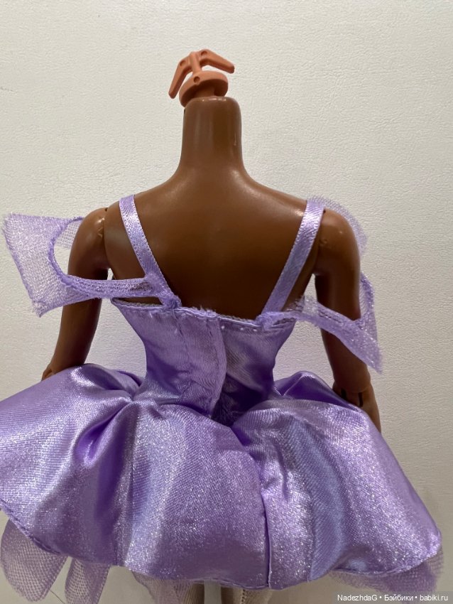 Тело Барби Одиль в аутфите (фото 9)