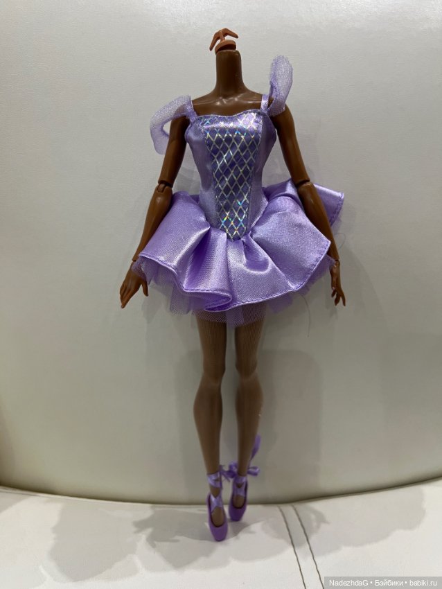 Тело Барби Одиль в аутфите