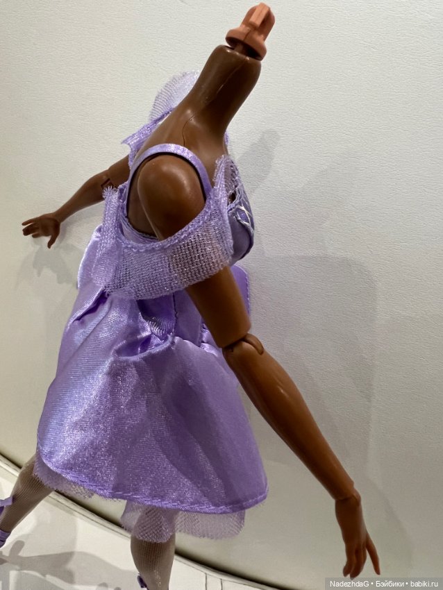 Тело Барби Одиль в аутфите (фото 10)