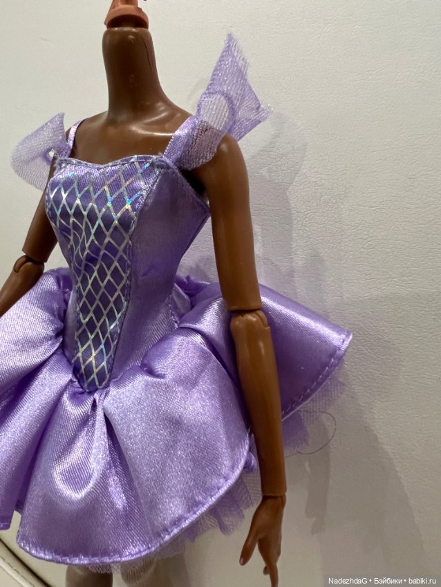 Тело Барби Одиль в аутфите (фото 5)