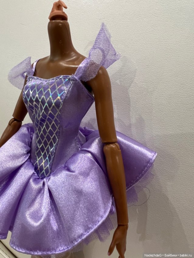 Тело Барби Одиль в аутфите (фото 6)