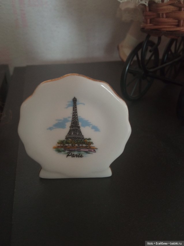 Изящная вещица для кукольного интерьера