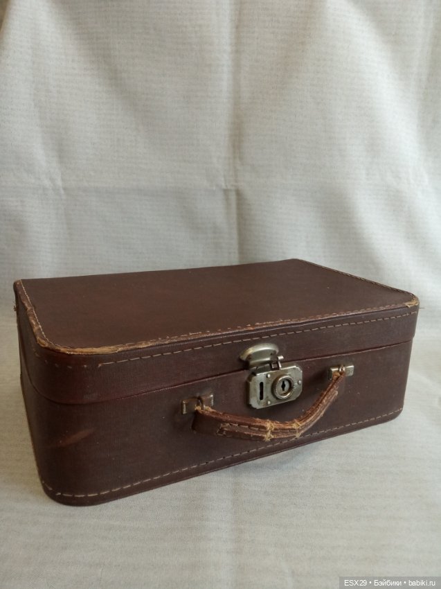 Маленький винтажный чемоданчик