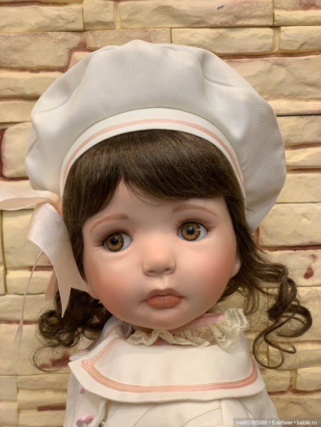 Кукла фарфоровая коллекционная