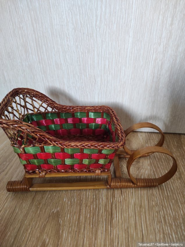 Кукла фарфор и плетеные сани (фото 7)