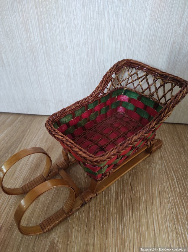 Кукла фарфор и плетеные сани (фото 6)