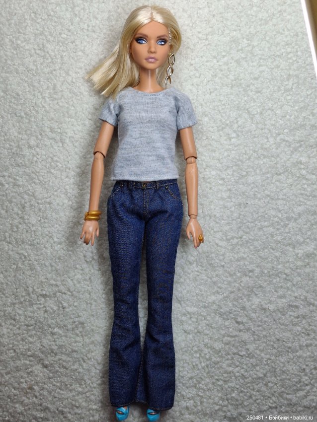 Коллекционная шарнирная Барби Barbie Styled By Maeve Reilly (фото 9)