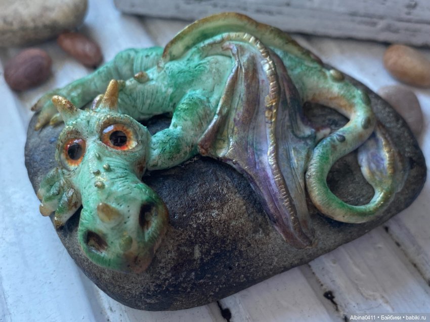 Дракон отдыхающий на камешке (фото 4)