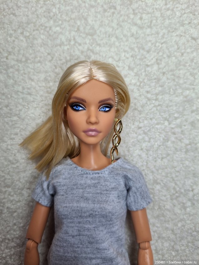 Коллекционная шарнирная Барби Barbie Styled By Maeve Reilly