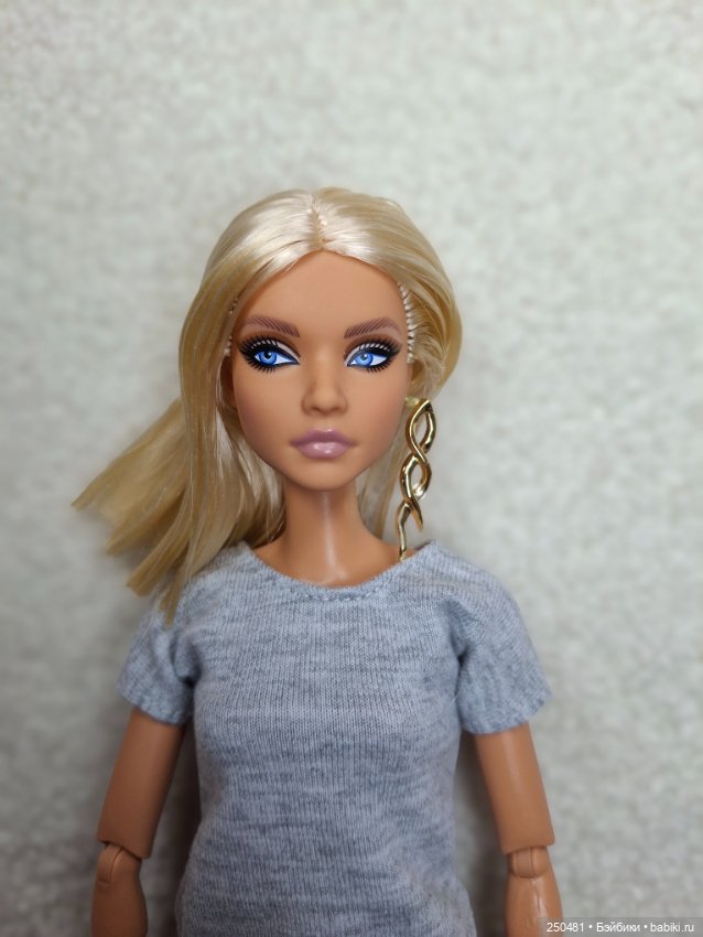 Коллекционная шарнирная Барби Barbie Styled By Maeve Reilly