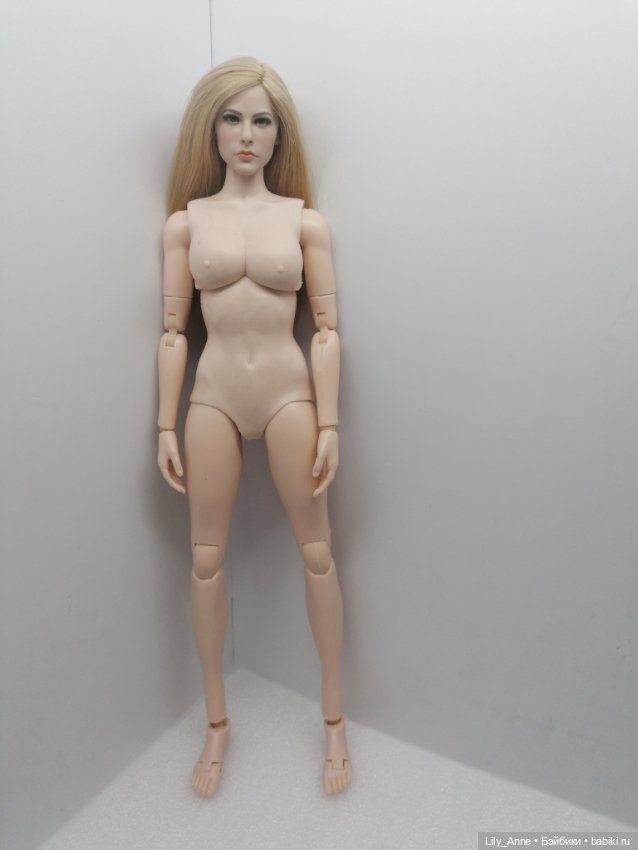 Аврил Лавин на теле ThreeQ (фото 2)