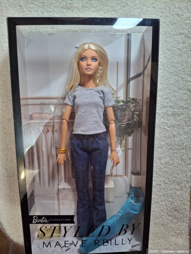 Коллекционная шарнирная Барби Barbie Styled By Maeve Reilly (фото 8)