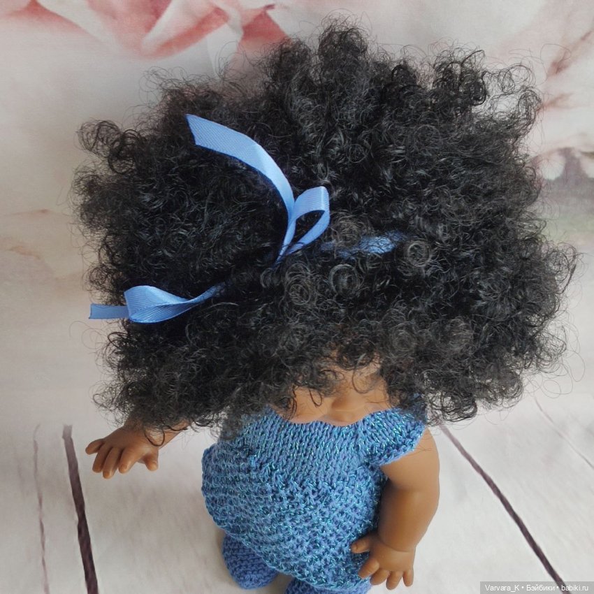 Lamagik кукла Бетти мулатка в голубом платье, синие глаза, 26 см (фото 3)