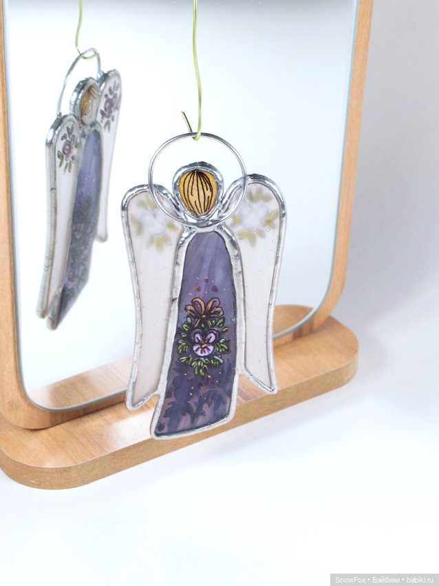 Витражный ангел "Анютины глазки" в технике Тиффани (фото 4)