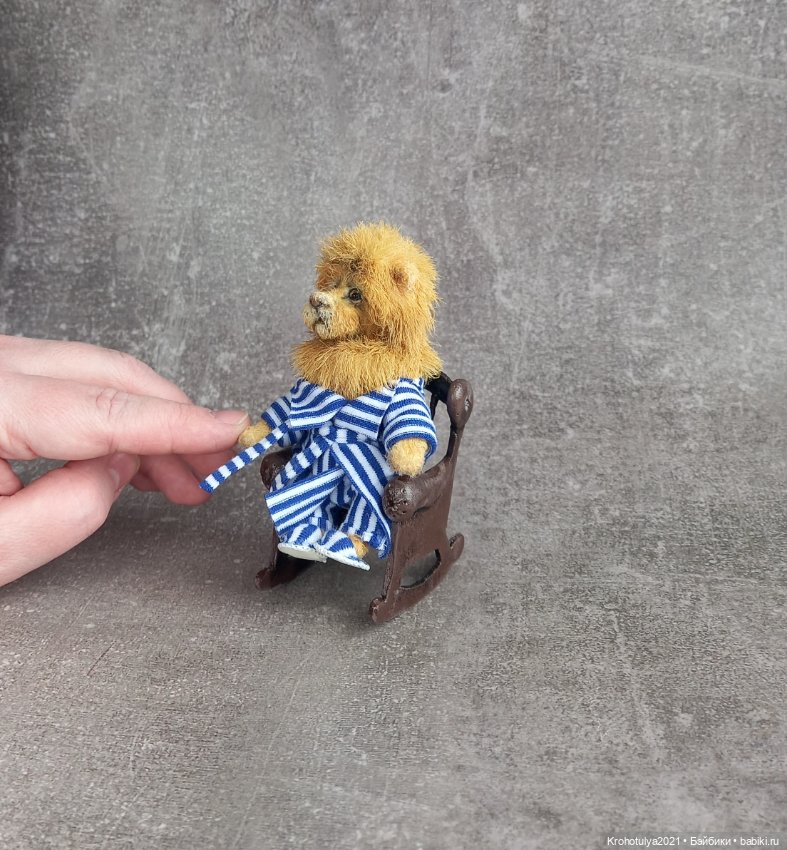 Миниатюрный лев в кресле — Авторские игрушки (фото 2)