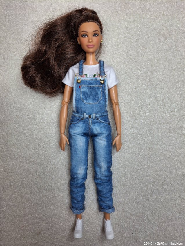 Джинсовые комбинезоны на барби