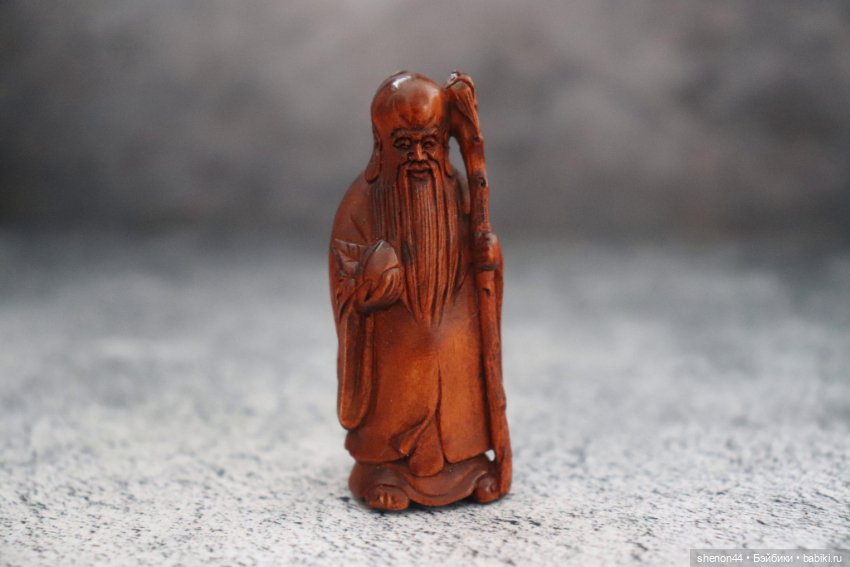 Нэцкэ "Бог счастья с персиком"