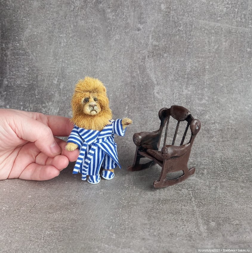 Миниатюрный лев в кресле — Авторские игрушки (фото 3)