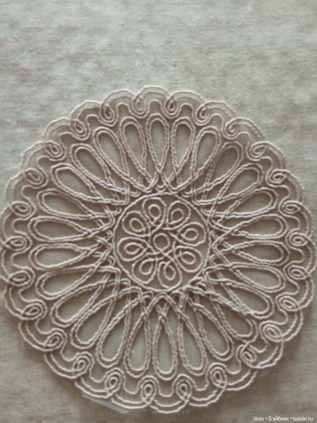 Очаровательная салфетка для кукольного рукоделия