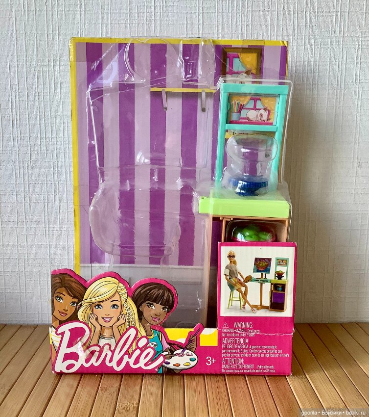 Мебель из набора Барби художник