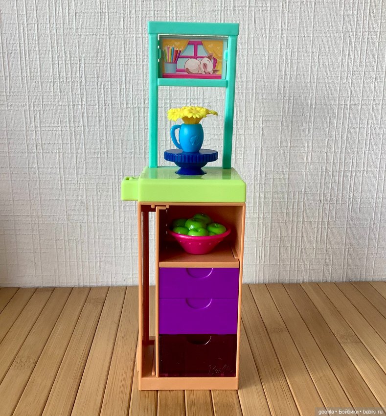 Мебель из набора Барби художник (фото 3)
