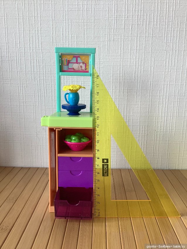 Мебель из набора Барби художник (фото 4)