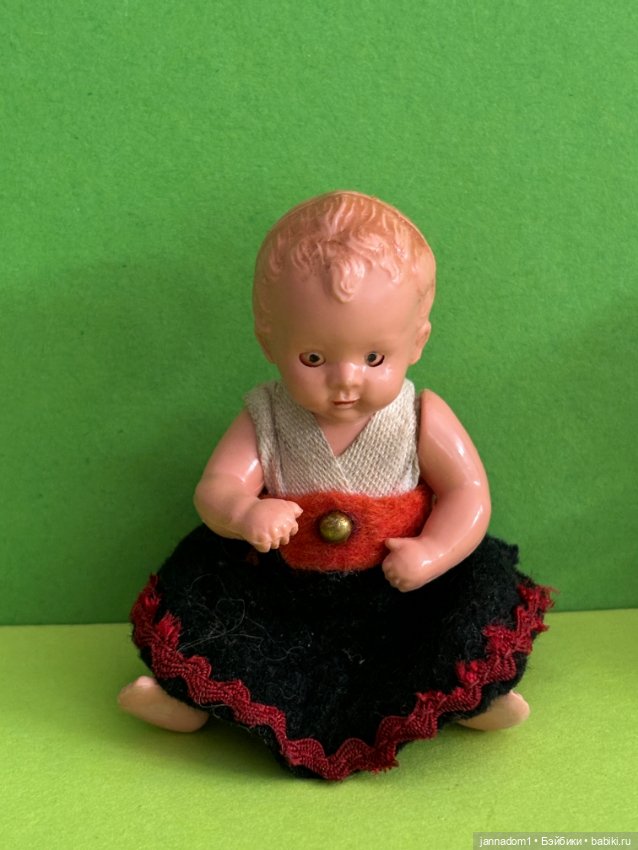 Куколки Hertwig из колкого пластика со спящими глазками, высота 7 см (фото 2)