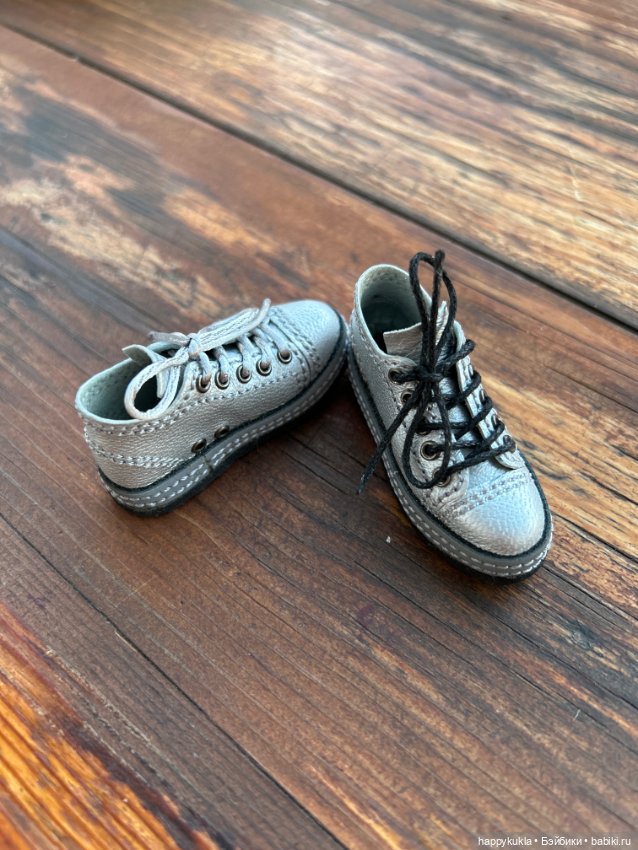 Серебряные кроссовки для бжд кукол 55х19мм (фото 2)