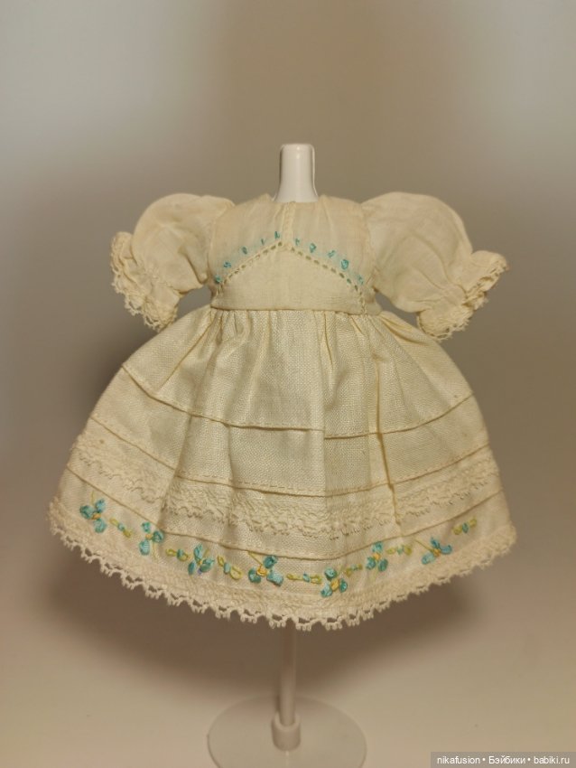 Платье на антикварную или винтажную куклу рост 18-20 см