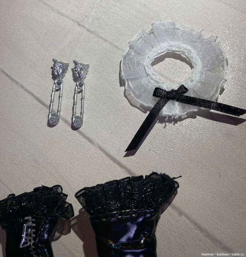 Комплект одежды от Деми Rainbow High (фото 3)