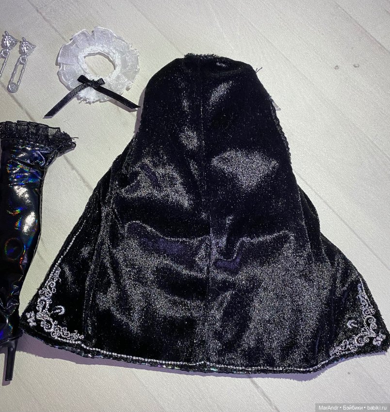 Комплект одежды от Деми Rainbow High (фото 5)