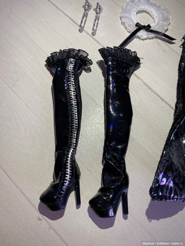 Комплект одежды от Деми Rainbow High (фото 2)