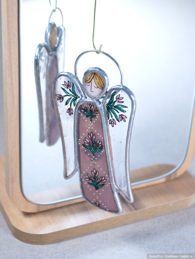 Витражный ангел "Розовые цветы" в технике Тиффани