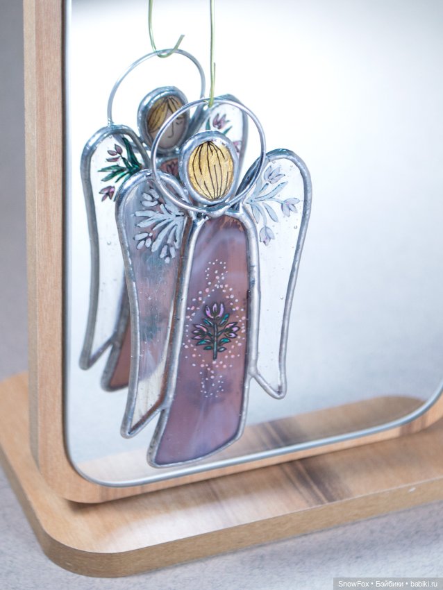 Витражный ангел "Розовые цветы" в технике Тиффани (фото 4)