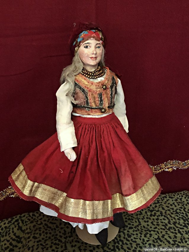 Антикварная кукла в национальном костюме женщины Келецкой губернии (фото 2)