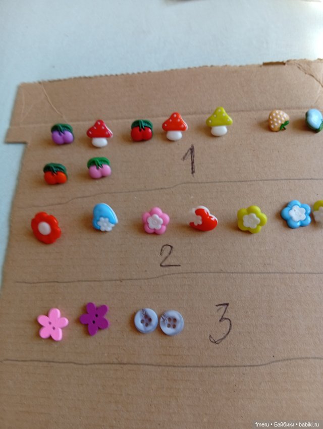 Много маленьких пуговиц для пошива платьев куклам, маленькие кнопки, заклепки (фото 2)