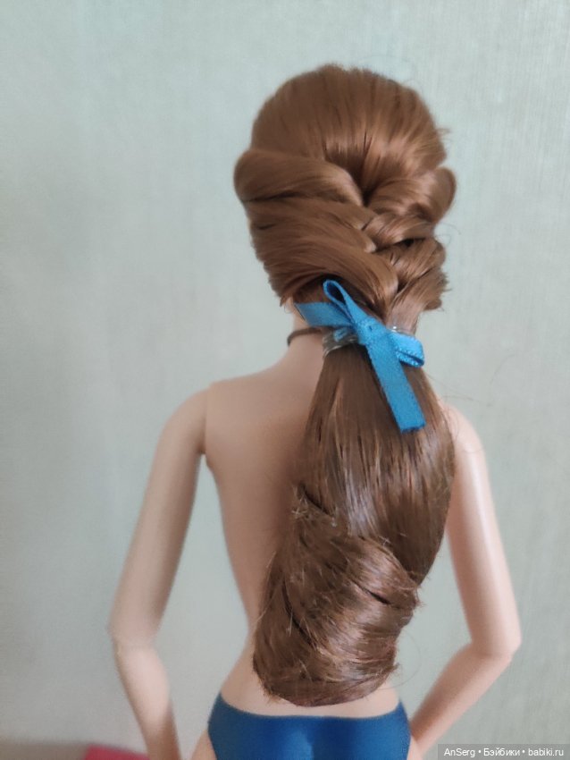 Кукла Белль (Эмма Уотсон) из лимитированного набора Disney Store 2017 года «Красавица и Чудовище» (фото 4)