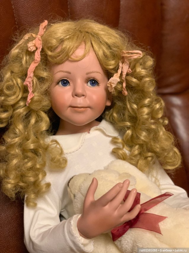 Кукла коллекционная фарфоровая