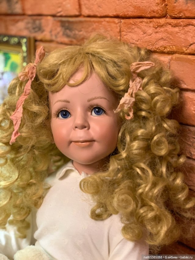 Кукла коллекционная фарфоровая