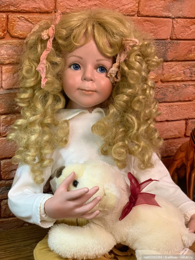 Кукла коллекционная фарфоровая