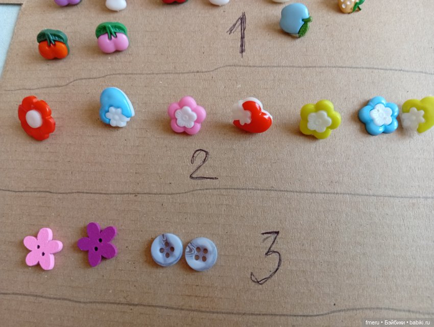 Много маленьких пуговиц для пошива платьев куклам, маленькие кнопки, заклепки (фото 4)