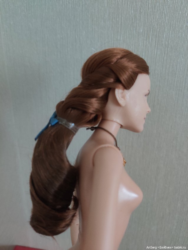 Кукла Белль (Эмма Уотсон) из лимитированного набора Disney Store 2017 года «Красавица и Чудовище» (фото 3)