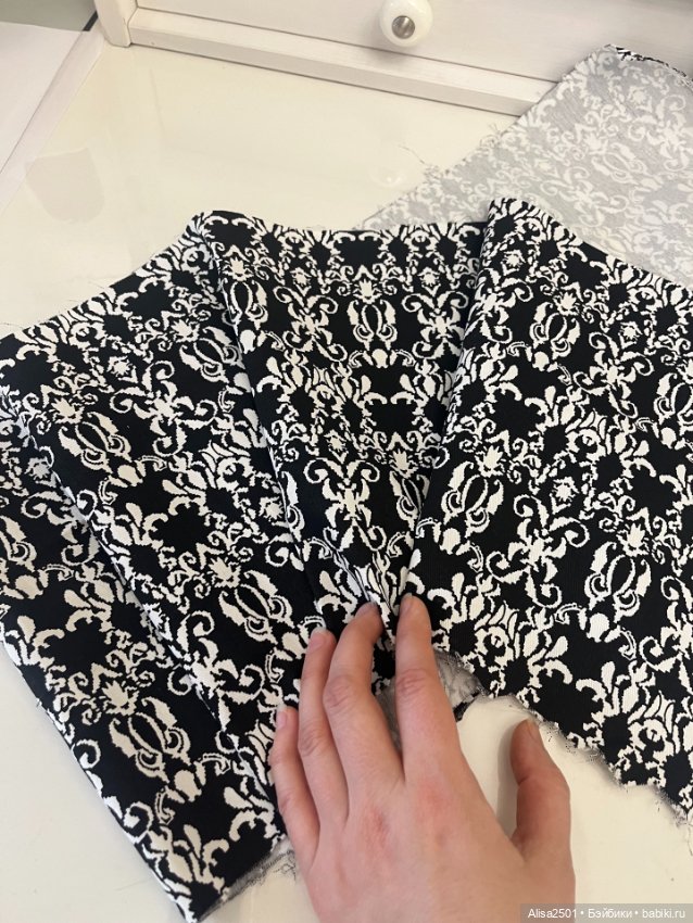 Костюмная с узором — Ткани